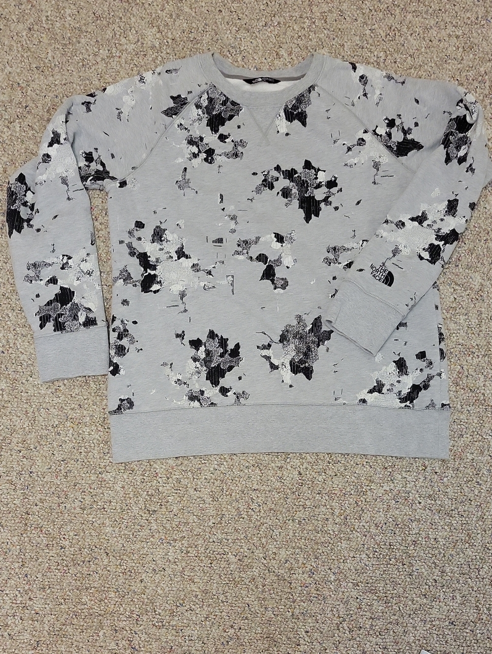 The North Face Light Gray Crewneck Sweatshirt Black & White Abstract Large